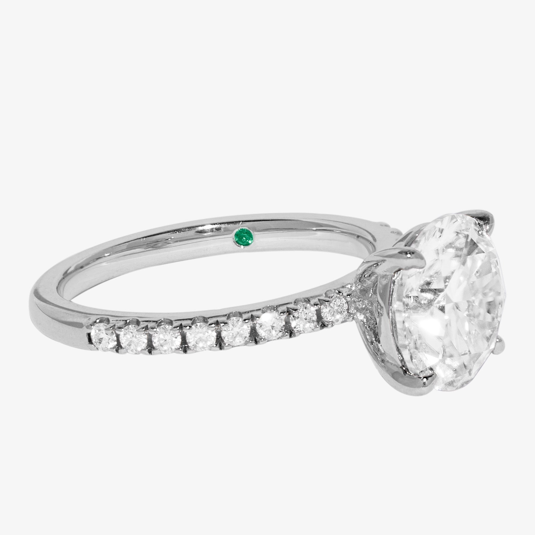 Round Cut Engagement Ring With Diamonds